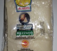 Качественные итальянские сыры-Пармезан Реджано 16-20(mesi).Цена-10 евро 1 кг.Пер. . фото 2
