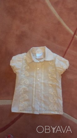 Продам красивейшую блузу Моне . Размер 122,но носили до 125 р. Цвет молочный,спе. . фото 1