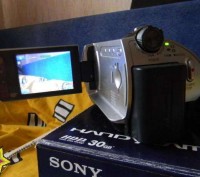 Стильная и компактная видеокамера HDD Handycam® с жестким диском емкостью 30 ГБ . . фото 4