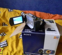 Стильная и компактная видеокамера HDD Handycam® с жестким диском емкостью 30 ГБ . . фото 5
