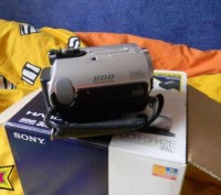 Стильная и компактная видеокамера HDD Handycam® с жестким диском емкостью 30 ГБ . . фото 3