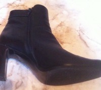 Ботинки кожаные, черные, практически не ношенные. 37 размер.Каблук 7.5 см. . фото 4