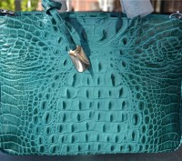 Furlа turquoise croc embossed leather 'Practica' shopper

Милейшая, женственна. . фото 3