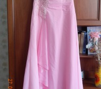 красивое платье.нежно розового цвета, с вышивкой из бисера ручной работы. Одевал. . фото 3