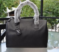 Furla Black D - Light Bauletto Saffiano Leather Satchel Bag NEW
MADE IN ITALY.
. . фото 2