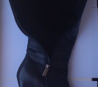 Сапоги Julia Grossi выполнены из натуральной кожи . 
Детали: застежка на молнии. . фото 4