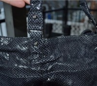 Furla Fortuny Snake Embossed Leather Shopper Tote Handbag
retail : $478

Заме. . фото 7
