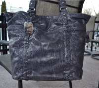 Furla Fortuny Snake Embossed Leather Shopper Tote Handbag
retail : $478

Заме. . фото 3