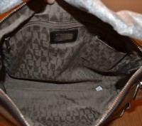 Furla caramel textured leather Amazzonе zip hobo
Retail: $598.00

Знаменитая . . фото 8