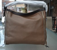 Furla caramel textured leather Amazzonе zip hobo
Retail: $598.00

Знаменитая . . фото 7