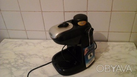 Кофеварка черного цвета, компактная предназначена для пр готовленмя молотого коф. . фото 1
