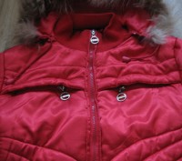 Тёплая красная куртка с мехом 
Длина 60см
Длина рукава 65см
ПОГ 47см
ПОТ 45с. . фото 4