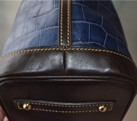 Dooney Bourke Logo Lock Sac Croc Leather Bag

Retail $430

Великолепная Doon. . фото 11