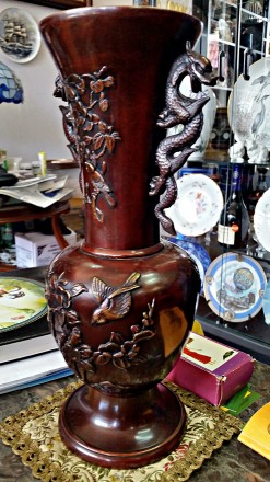 Продам китайскую вазу, покрытая вишнёвым патинолаком.

Сделана: 1904-1905 года. . фото 3
