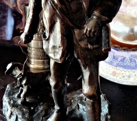 Охотник с собачкой из бронзы покрытой патиналак.

1910-20 годов сделано.

Ге. . фото 3