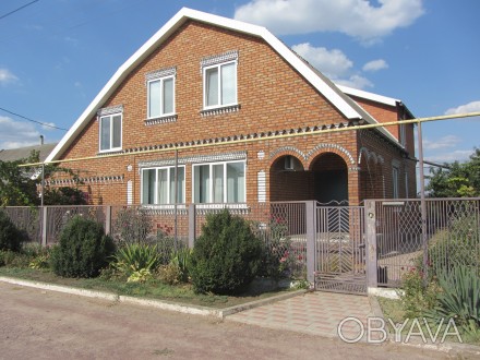Продам большой, двухэтажный дом площадью 190 м2 со свежим евро ремонтом в селе Г. . фото 1
