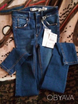 Продаю джинсы-лосины. Новые с бирками. 
Замеры: Внутренний шов 74 см
         . . фото 1