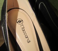Продам
Новые женские туфли фирмы T.Taccardi
Размер: 37
Цвет: черный с золотой. . фото 4
