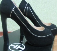 Продам
Новые женские туфли фирмы T.Taccardi
Размер: 37
Цвет: черный с золотой. . фото 5