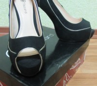 Продам
Новые женские туфли фирмы T.Taccardi
Размер: 37
Цвет: черный с золотой. . фото 3