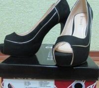 Продам
Новые женские туфли фирмы T.Taccardi
Размер: 37
Цвет: черный с золотой. . фото 7