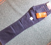 Продам новые женские джинсы Levi`s.
№ 525; 27/32 белые
№ 525; 27/32 индиго
№ . . фото 4