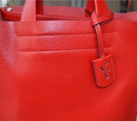 Сумка Furla Divide-It Red Saffiano Leather

Классика фурлы.

Самая известная. . фото 4