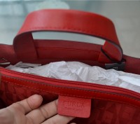 Сумка Furla Divide-It Red Saffiano Leather

Классика фурлы.

Самая известная. . фото 7