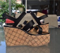 MARC JACOBS WEDGE HEEL SANDALS - SIZE 39/40-SATIN BLACK/CORK NATURAL
MADE IN IT. . фото 12