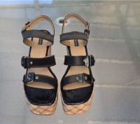 MARC JACOBS WEDGE HEEL SANDALS - SIZE 39/40-SATIN BLACK/CORK NATURAL
MADE IN IT. . фото 3