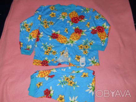 Дитяча піжама голубого кольору з зображенням ананасів та квітів, на пувичках. 10. . фото 1