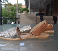 New STUART WEITZMAN "Armor" Silver Slide Sandals Shoes, Size 8

RETAIL PRICE $. . фото 2