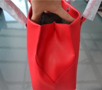 Furla Red Leather Papermoon Top Handle Toe

Красная.

Но при этом сдержанная. . фото 5