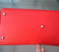 Furla Red Leather Papermoon Top Handle Toe

Красная.

Но при этом сдержанная. . фото 10