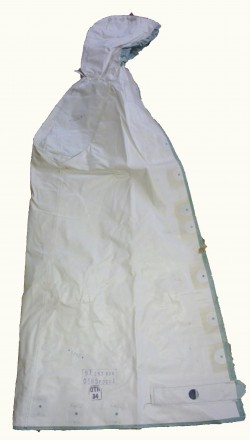 Защитный плащ изготавливается из специальной прорезиненной ткани, отлично защища. . фото 4