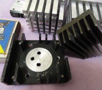 четире алюминиевих радиатора для транзисторов микросхем мощних светодиодов....ра. . фото 9