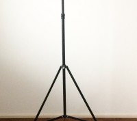 Высокая микрофонная стойка overhead, три сложения, на треноге, черная, из двух в. . фото 5