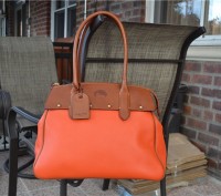 Dooney Bourke Leather Zip Top Wilson Bag
retail : $368

Женственная и игривая. . фото 5