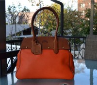 Dooney Bourke Leather Zip Top Wilson Bag
retail : $368

Женственная и игривая. . фото 2