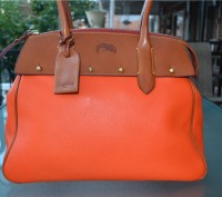 Dooney Bourke Leather Zip Top Wilson Bag
retail : $368

Женственная и игривая. . фото 3