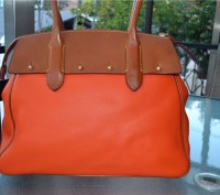 Dooney Bourke Leather Zip Top Wilson Bag
retail : $368

Женственная и игривая. . фото 4
