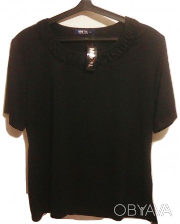 Продам футболку женскую с дизайнерским оформлением горловины MOON collection, но. . фото 1