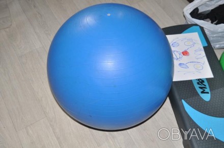 Мяч может использоваться как на занятиях по фитнесу, так и для беременных женщин. . фото 1