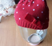 Зимова червона шапочка на флісі 52 розміру. Оздоблена пайетками та велюровим бан. . фото 2