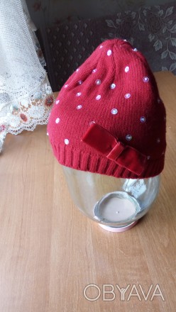 Зимова червона шапочка на флісі 52 розміру. Оздоблена пайетками та велюровим бан. . фото 1