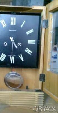 Породам настенные часы ''Янтарь''с боем в хорошем состоянии. . фото 1