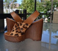 Michael Kors Leopard Calf Hair Platform Wedge Sandals Size 40
Retail $850

Ma. . фото 5