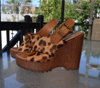 Michael Kors Leopard Calf Hair Platform Wedge Sandals Size 40
Retail $850

Ma. . фото 11