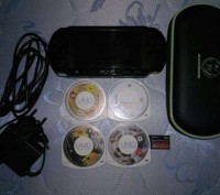 PSP E1008 Имеются 5 дисков с играми и карта памяти на 8 GB MEMORY STICK PRO-HG D. . фото 2