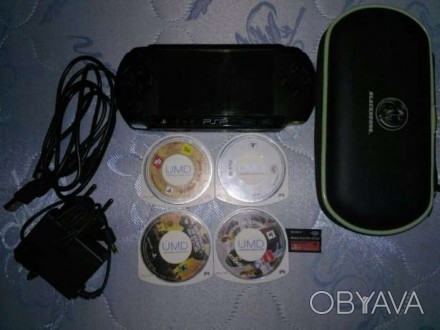 PSP E1008 Имеются 5 дисков с играми и карта памяти на 8 GB MEMORY STICK PRO-HG D. . фото 1